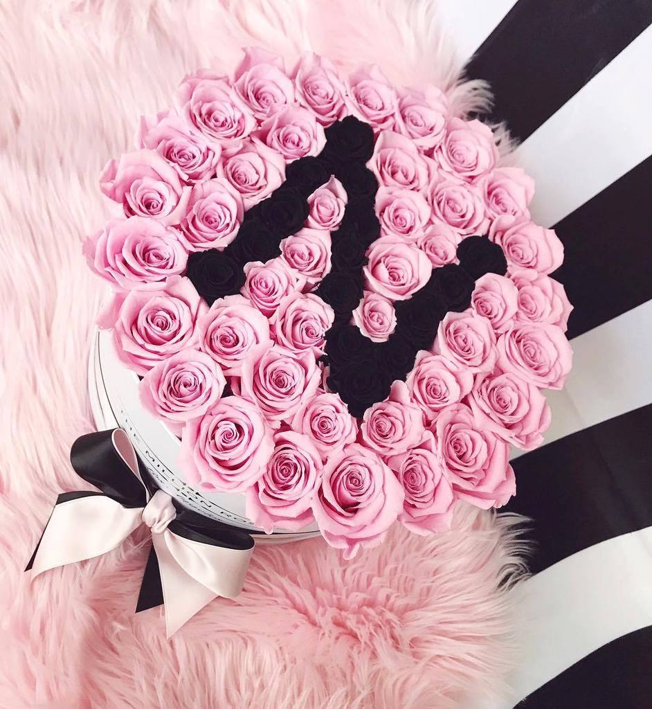 PERSONALIZEAZĂ-ȚI CUTIA - TRANDAFIRI CRIOGENAȚI - CUTIE MEDIE