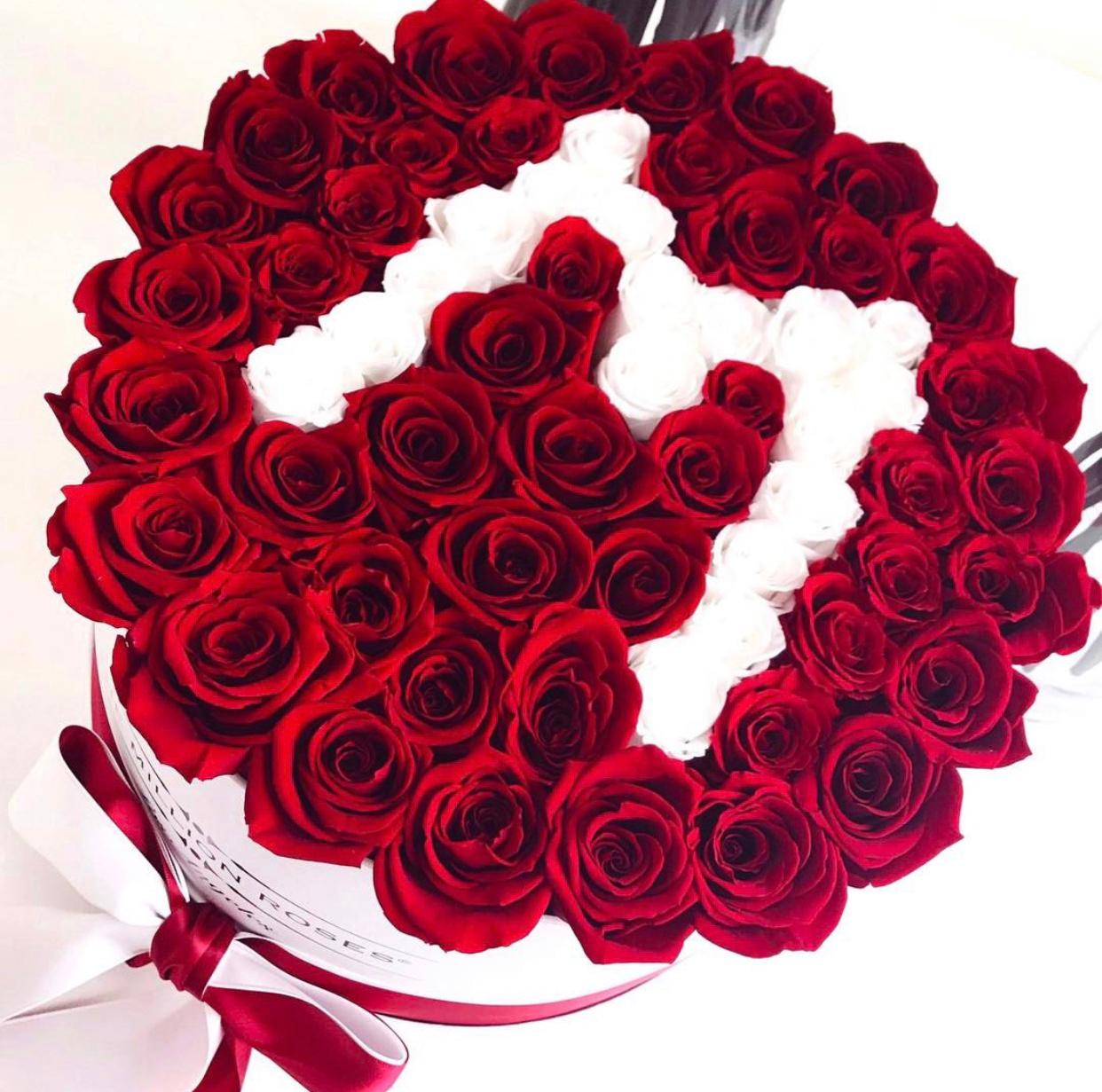 PERSONALIZEAZĂ-ȚI CUTIA - TRANDAFIRI NATURALI - CUTIE MEDIE