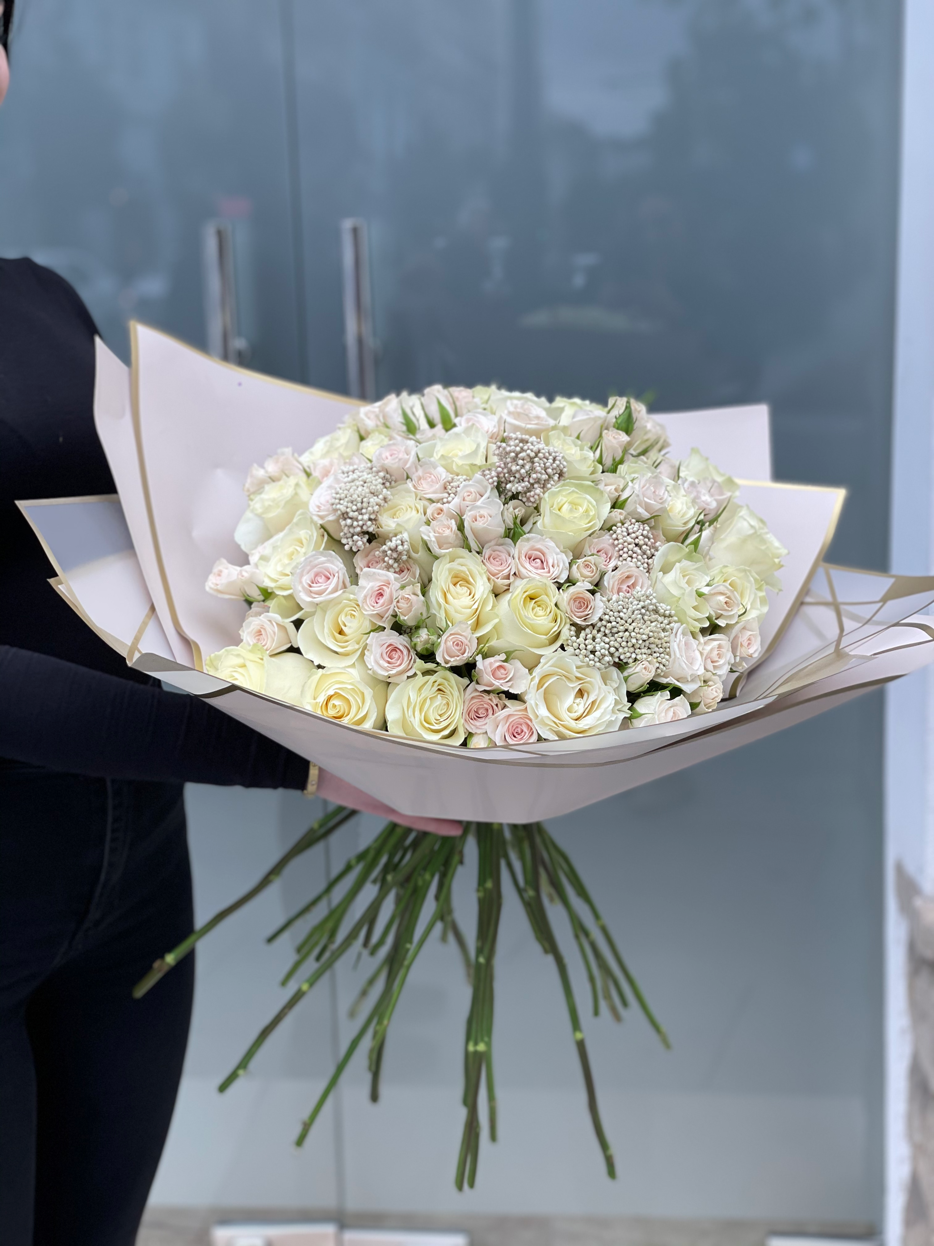 Buchet de flori mixte albe- White love