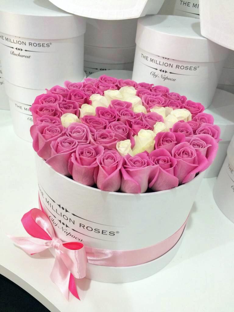 PERSONALIZEAZĂ-ȚI CUTIA - TRANDAFIRI NATURALI - CUTIE MEDIE