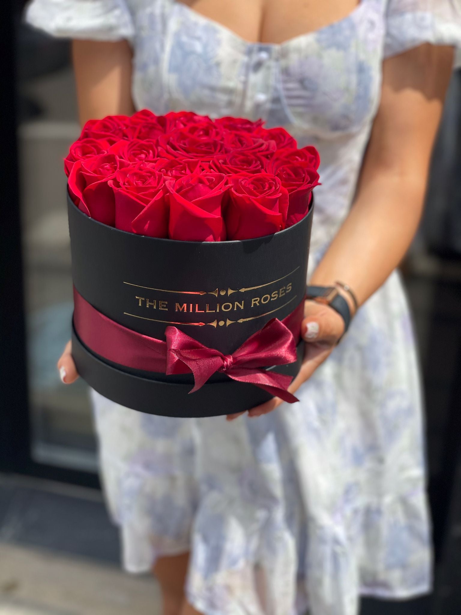 Trandafiri naturali roșii - Cutie neagră mică