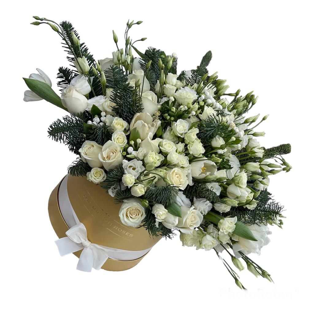 Aranjament cu flori albe de Crăciun - Astrid Gold Christmas
