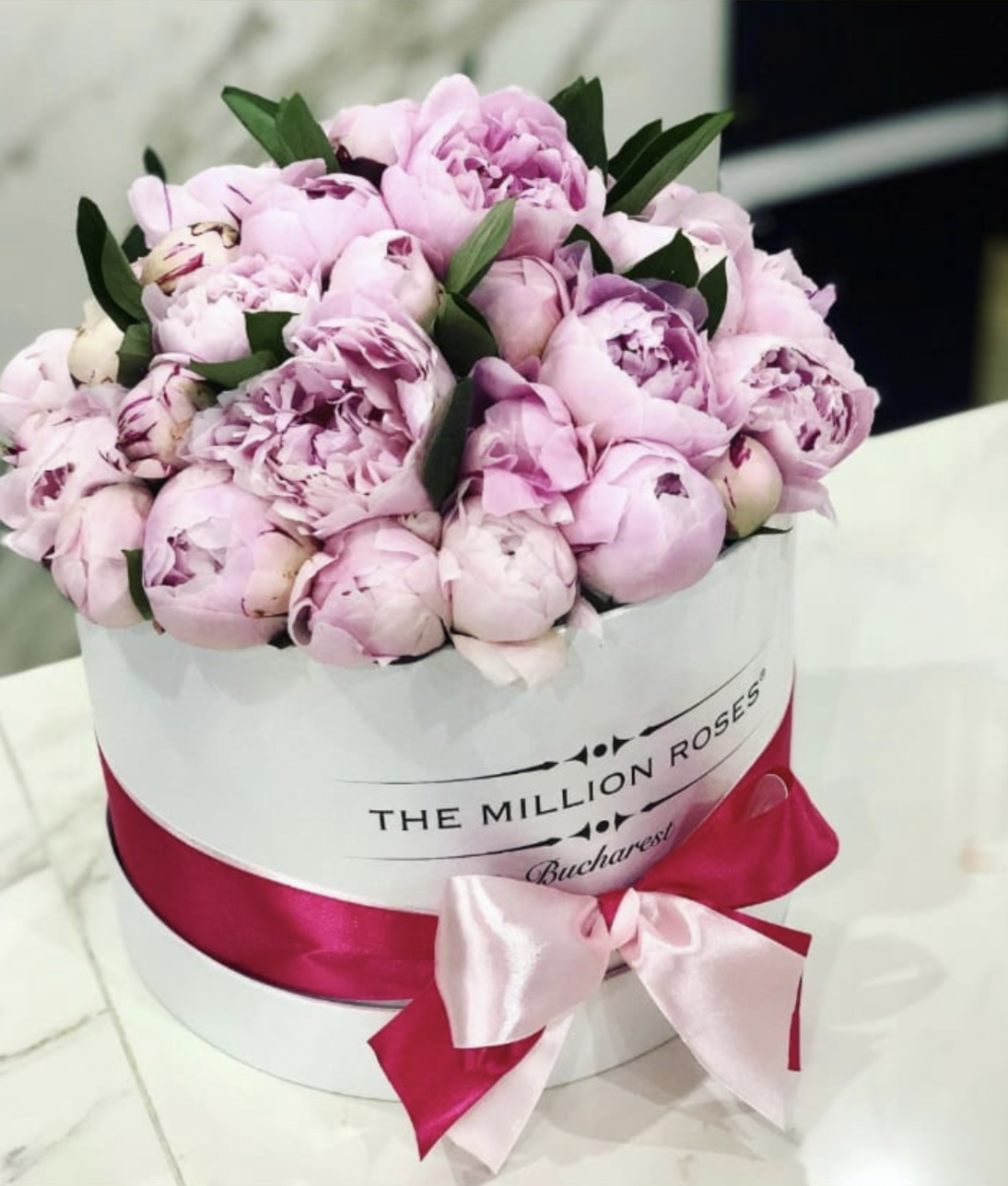 Aranjament cu bujori - Cutie medie