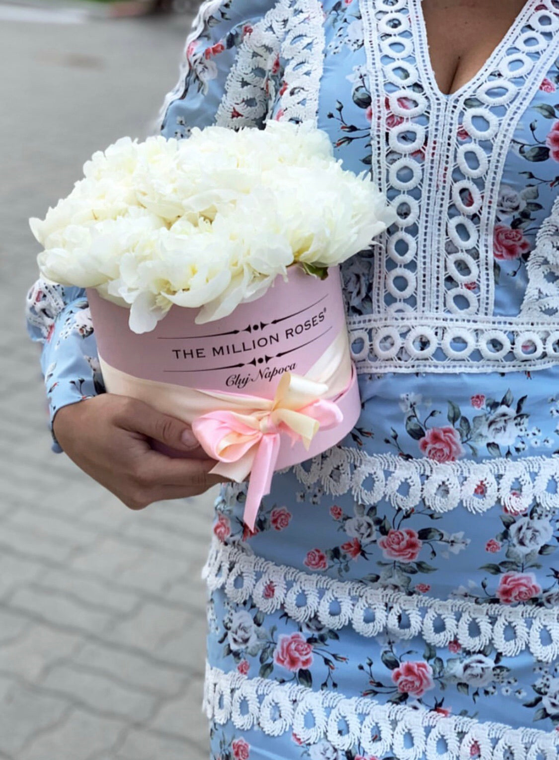 Aranjament cu bujori - Cutie mică