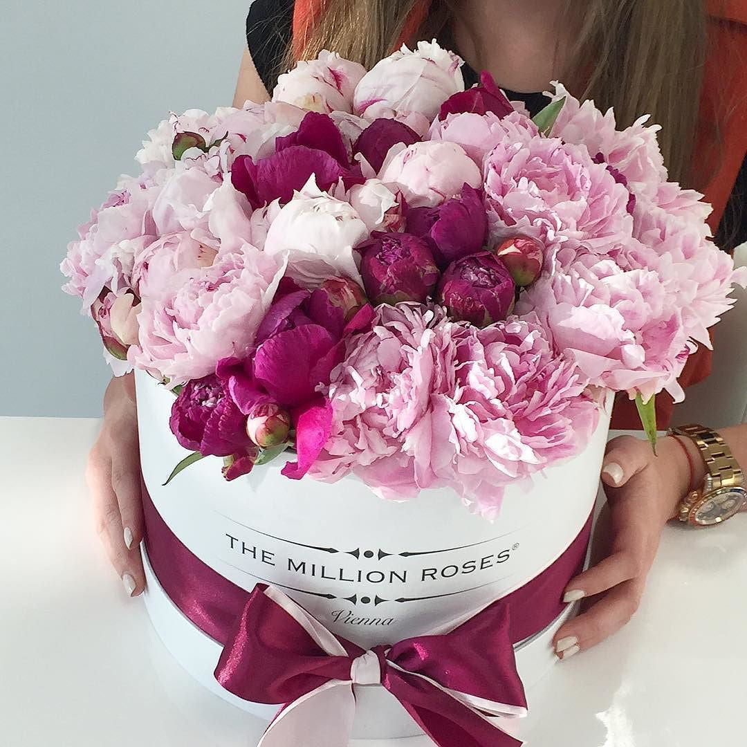 Aranjament cu bujori - Cutie medie