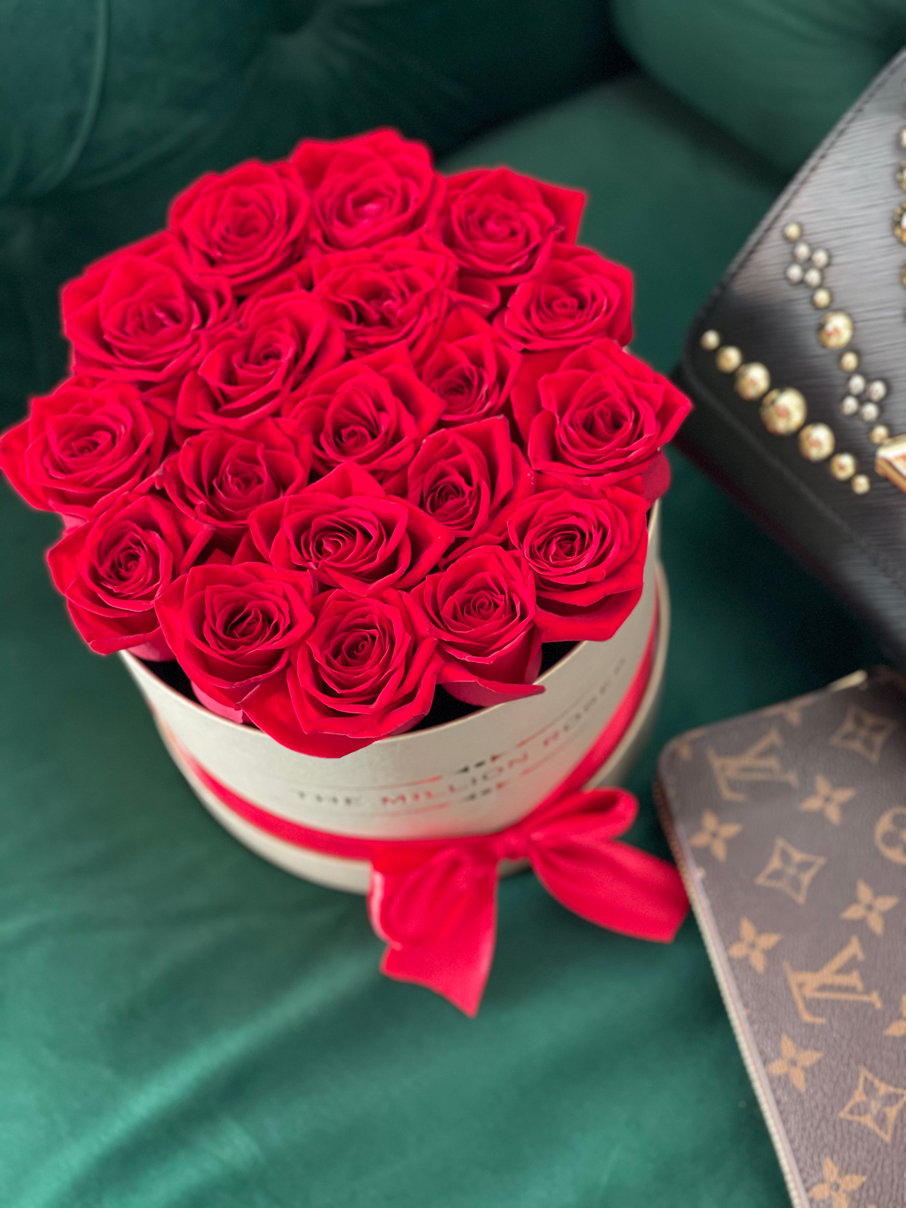 Trandafiri naturali roșii - Cutie albă mică