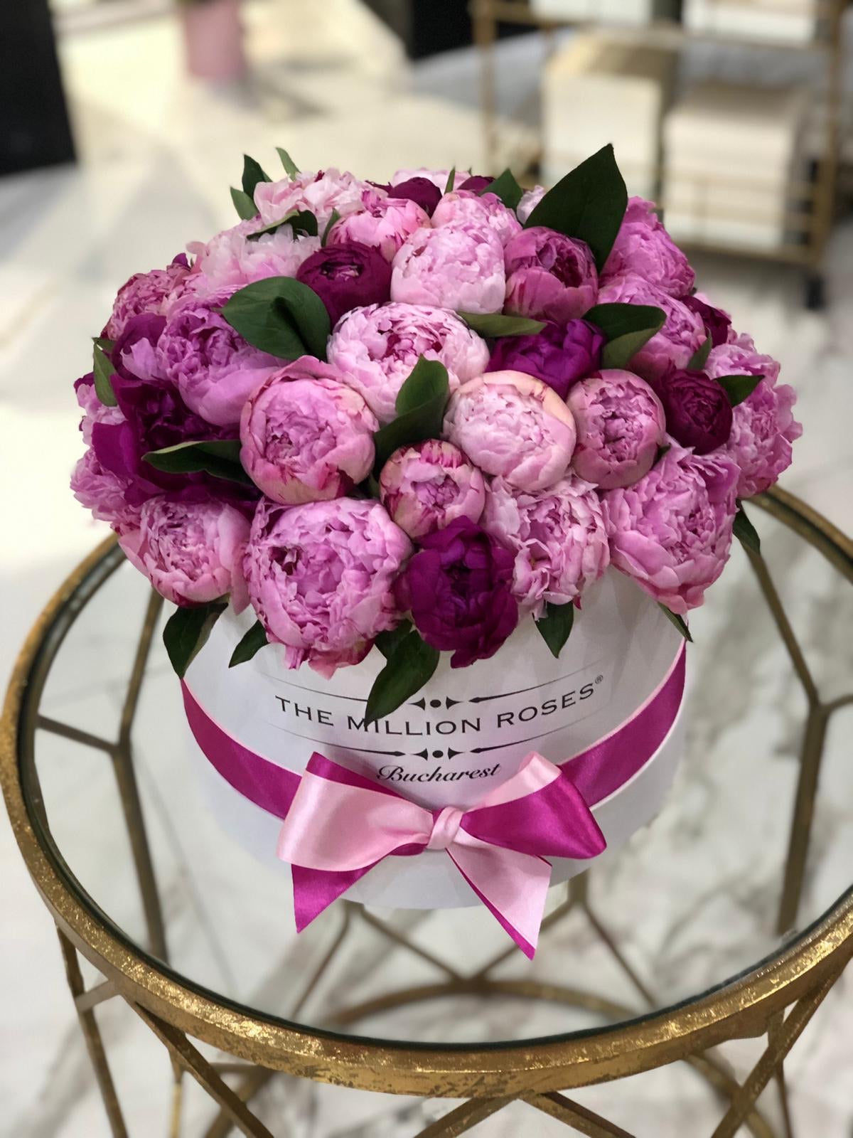 Aranjament cu bujori - Cutie medie