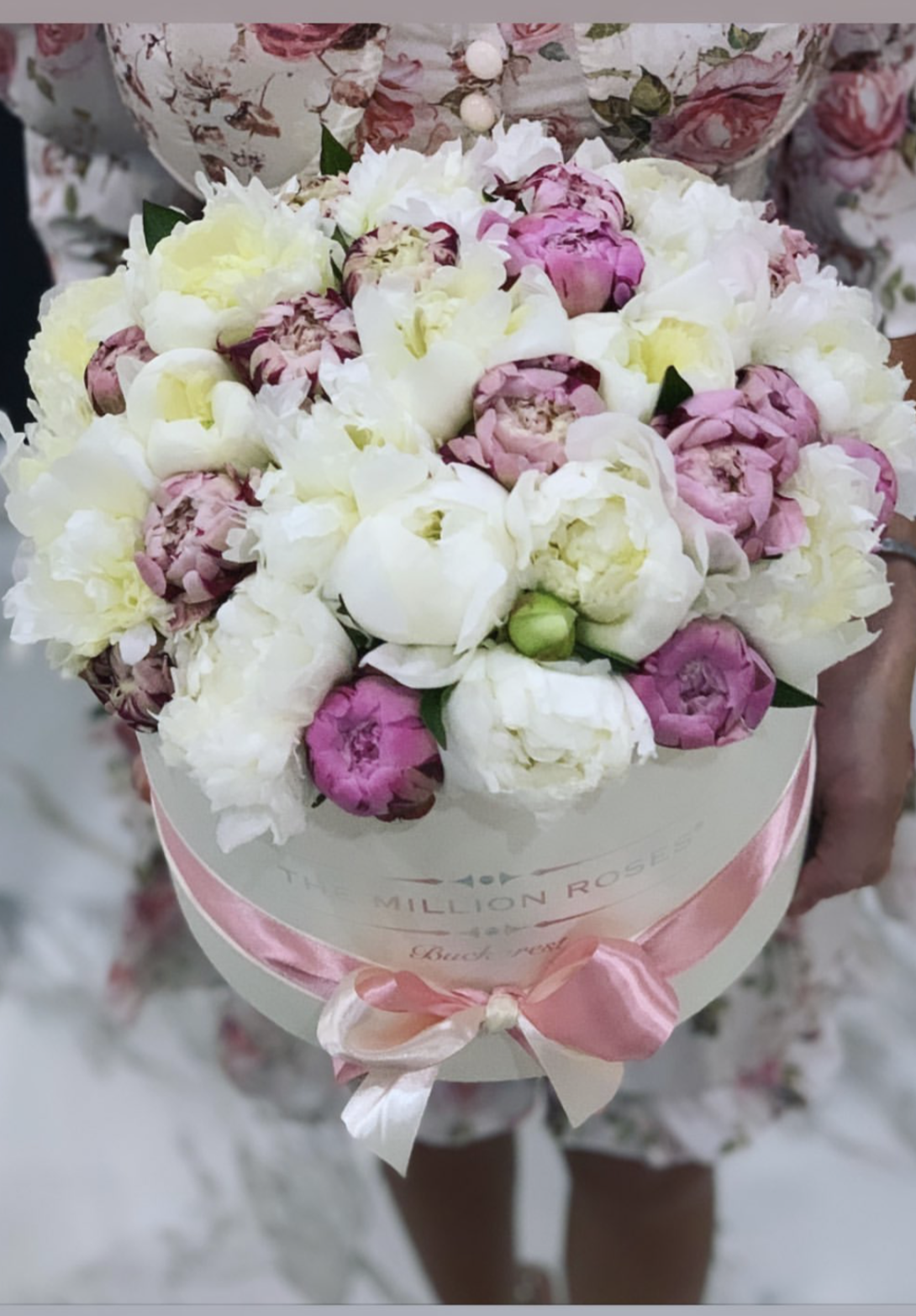 Aranjament cu bujori - Cutie medie