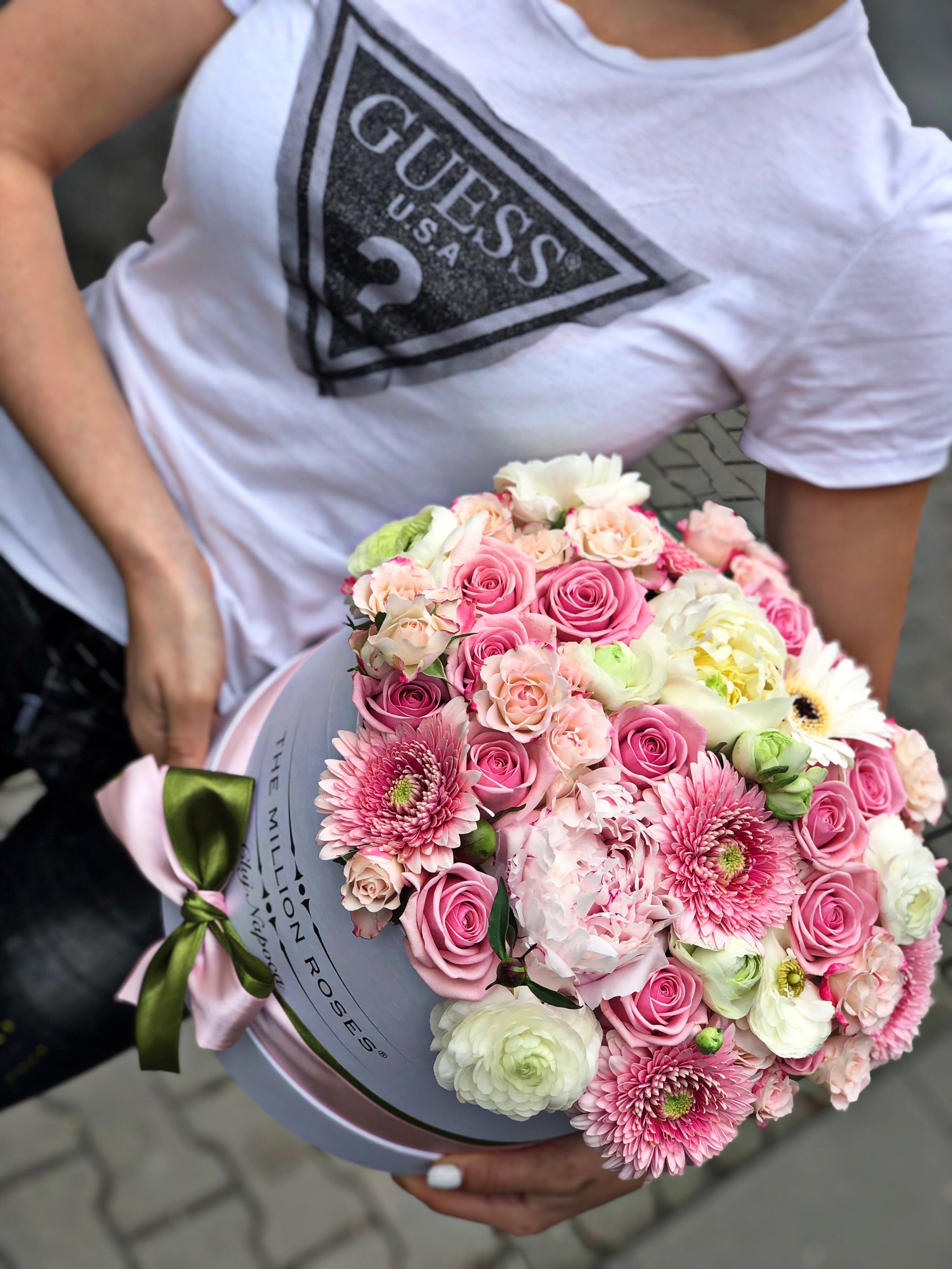 Flori mixte in cutie alba - Livrare 1-3 H