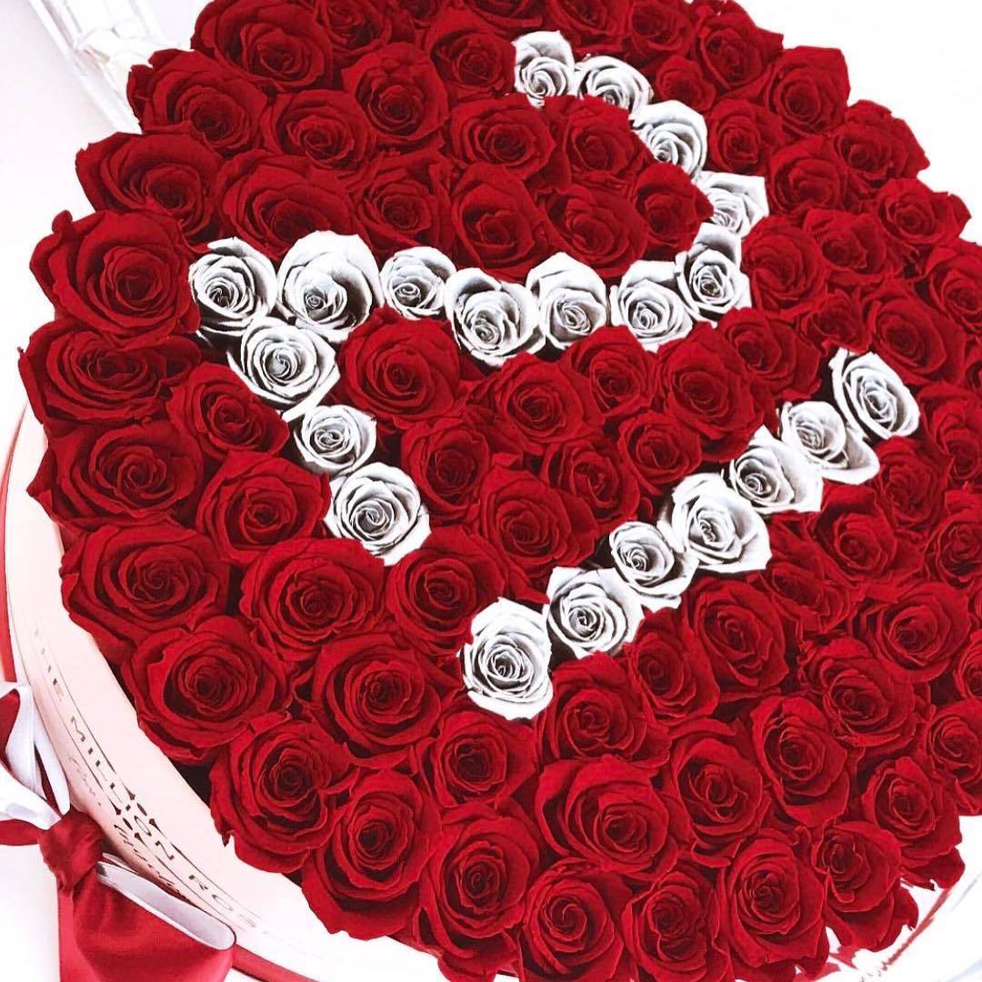 PERSONALIZEAZĂ-ȚI CUTIA - THE MILLION LUXURY - TRANDAFIRI CRIOGENAȚI