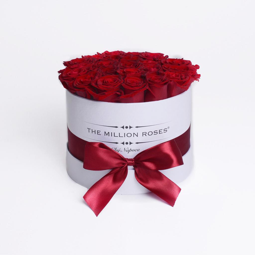 Trandafiri naturali roșii - Cutie albă mică